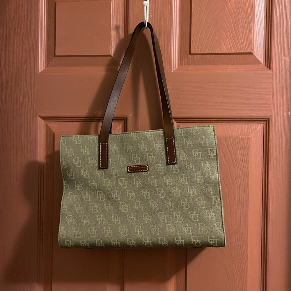 Dooney & Bourke tan handbag